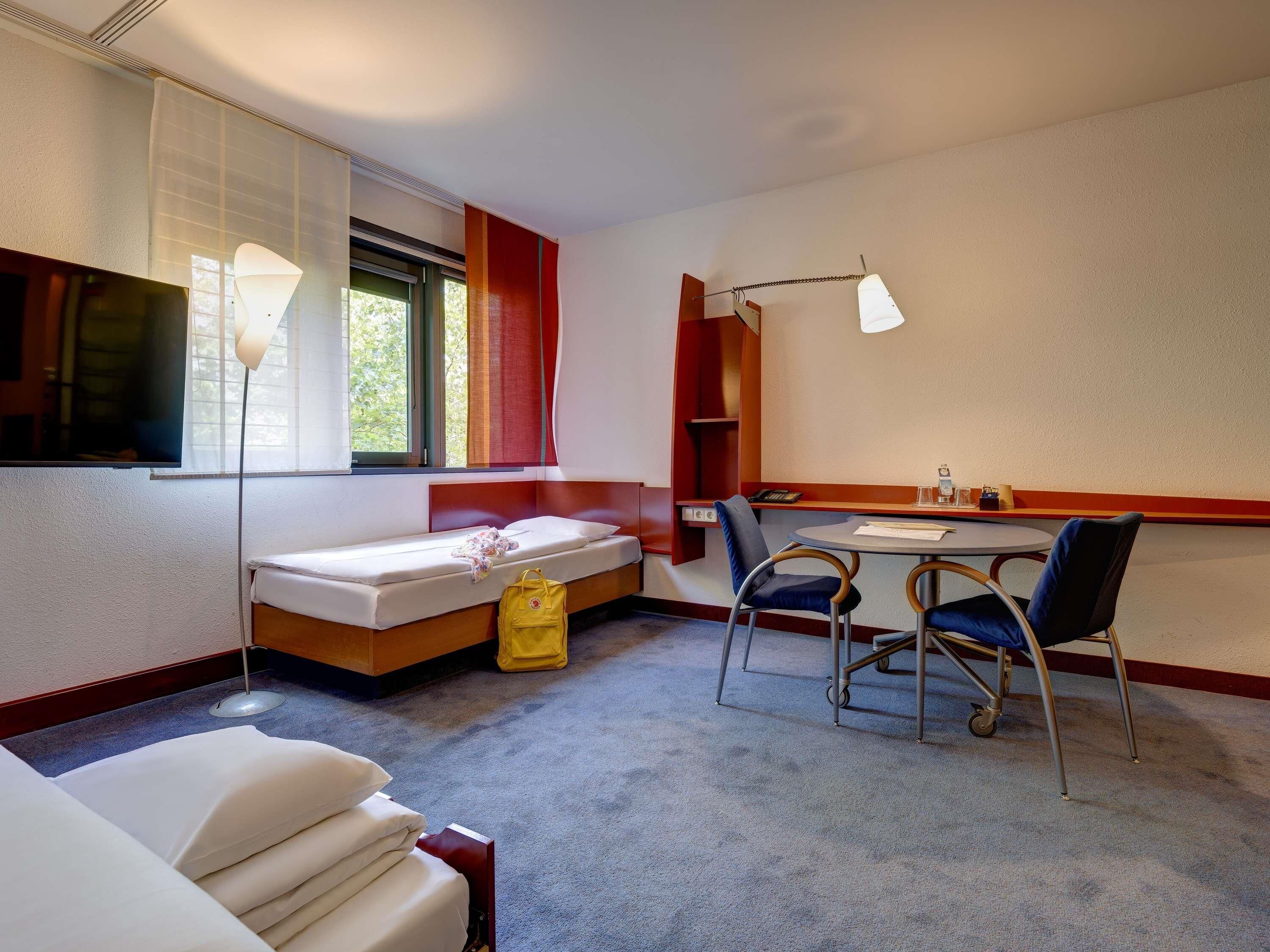 Familien-Suite | Allergikerbettwaren, Zimmersafe, Schreibtisch, Verdunkelungsvorhänge