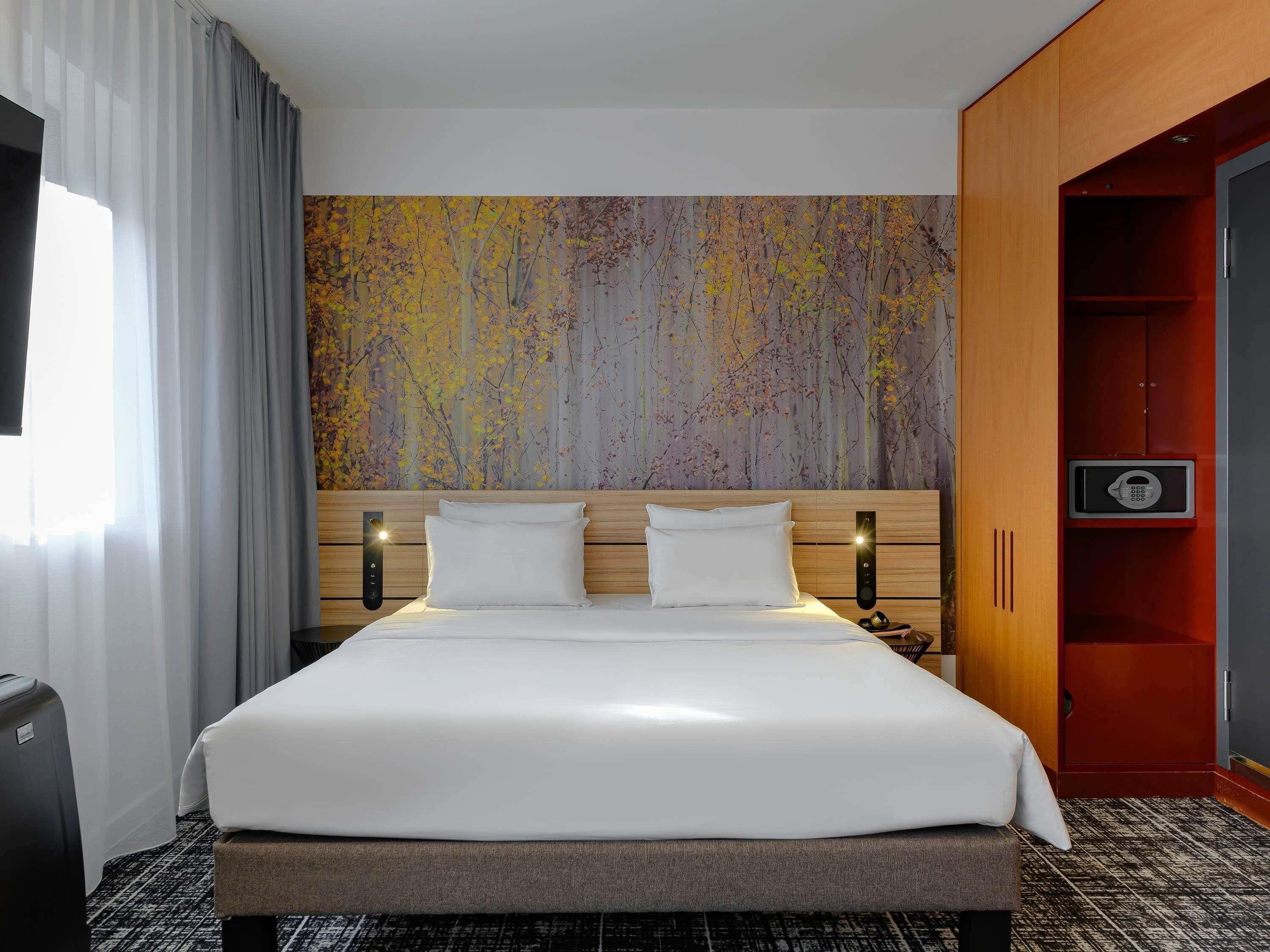 superior suite, 1 double bed with sofa bed | hypo-allergenic bedding, in-room safe, desk, blackout curtains