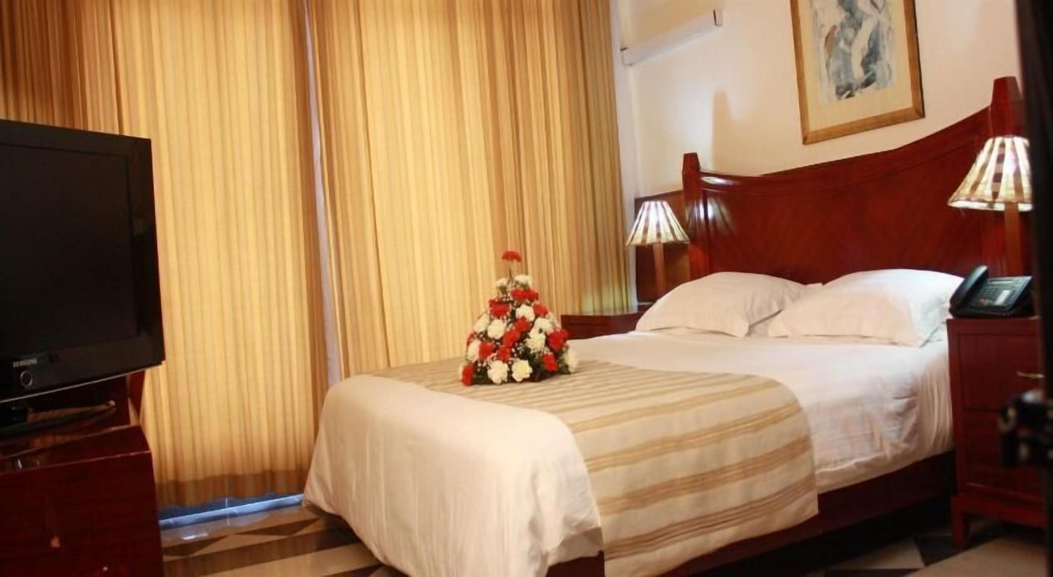 In-room safe, desk, free WiFi, bed sheets