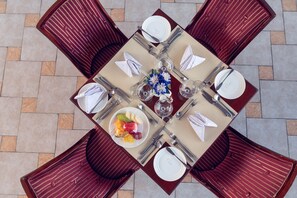 2 restaurants, breakfast, lunch, dinner served; international cuisine - Peacock Hotel (Dar es Salaam)