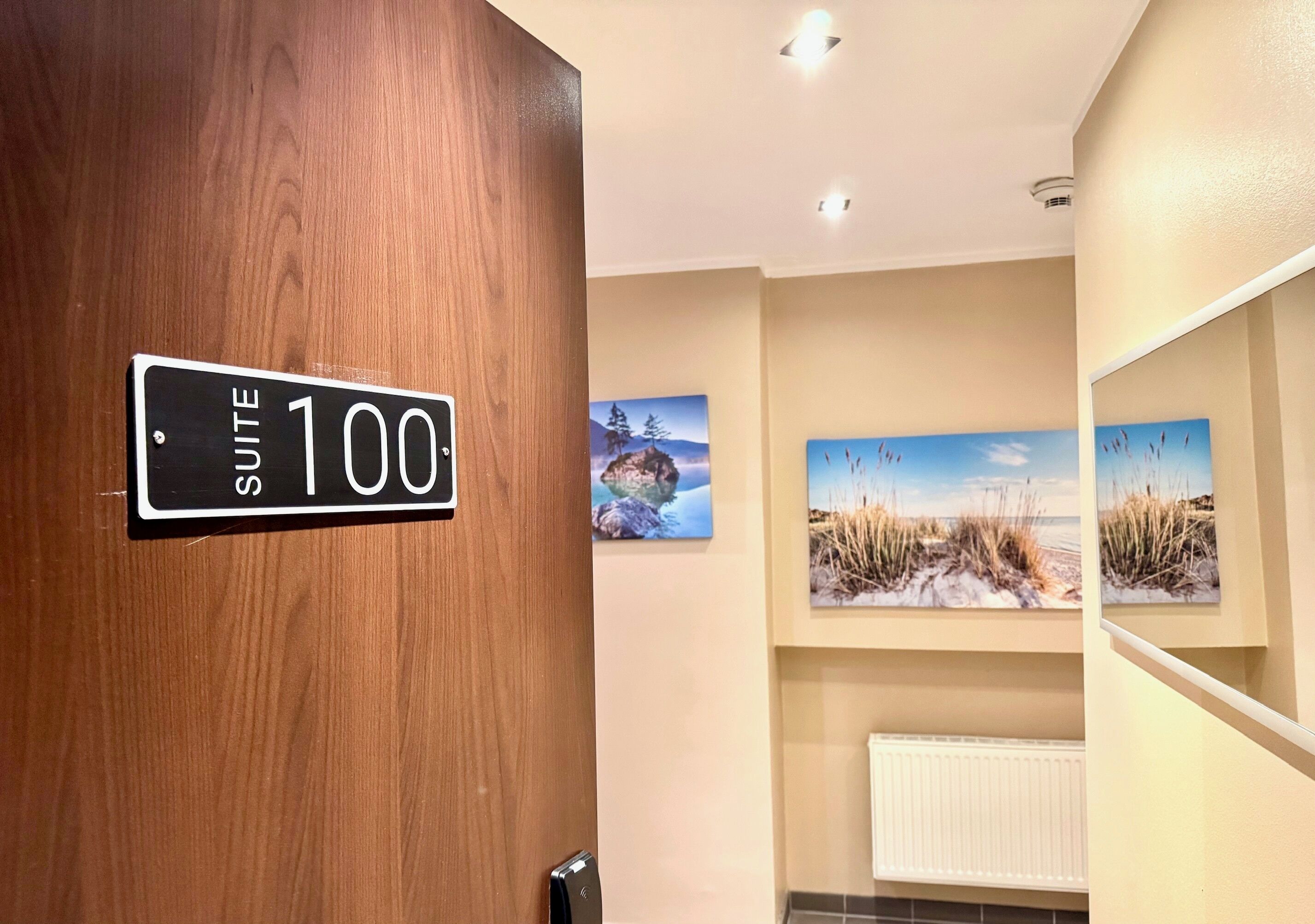 Exclusive Studio Suite | Living area | Flat-screen TV, pay movies