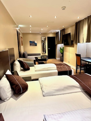 Exclusive Studio Suite | Hypo-allergenic bedding, in-room safe, desk, laptop workspace - Hotel Lumière an der Messe (Frankfurt)