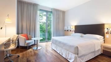 Habitación Deluxe, 1 cama Queen size, para no fumadores | Ropa de cama de alta calidad y minibar