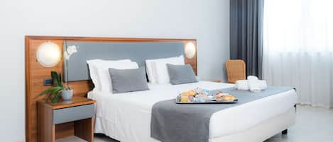 Family Room, 1 Queen Bed with Sofa bed (with Sofabed)