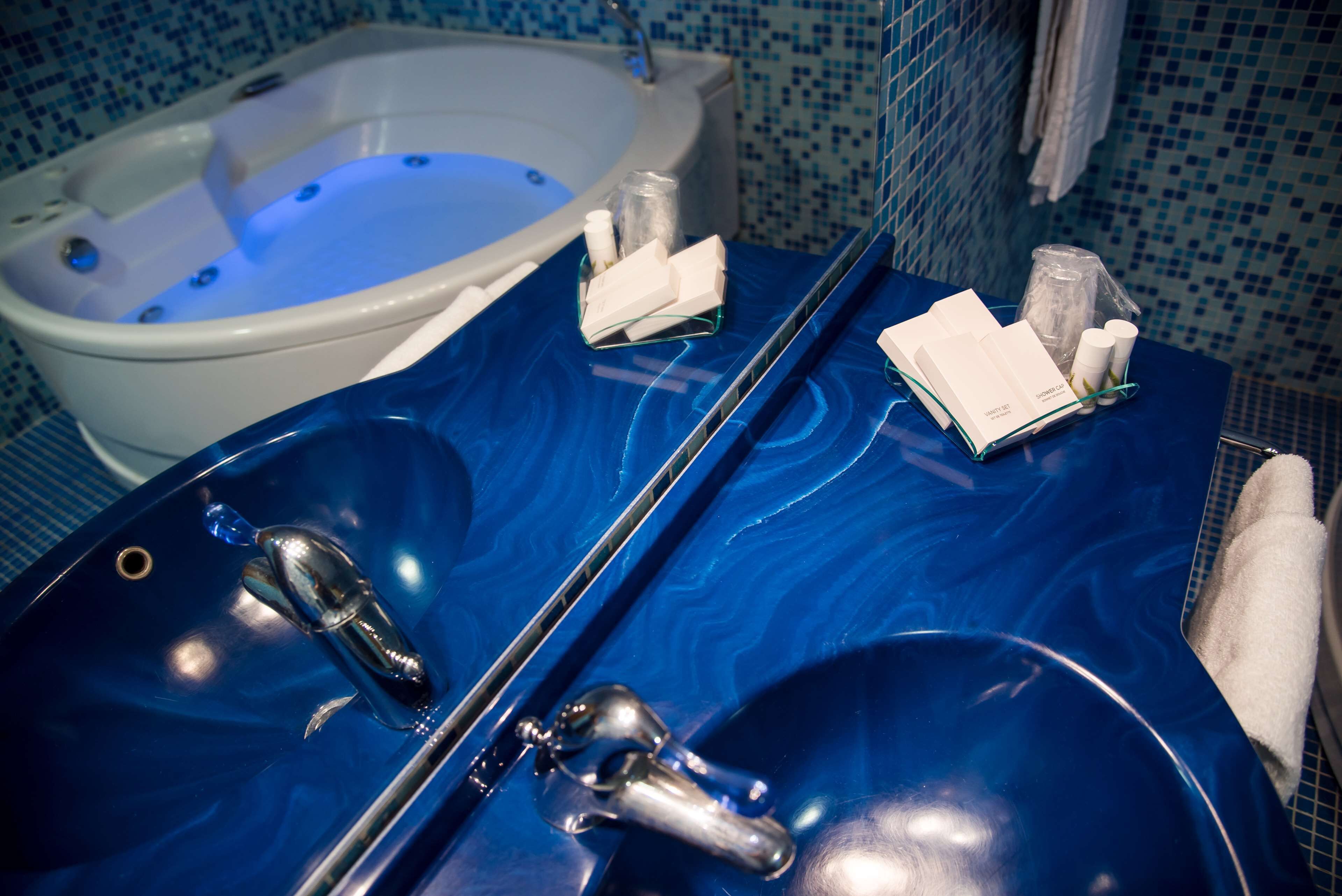 deluxe room, 1 queen bed | bathroom | shower, free toiletries, hair dryer, bidet