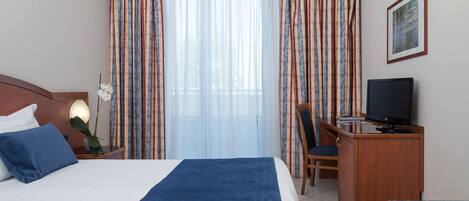 Down duvets, in-room safe, desk, laptop workspace