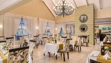 Frühstück, Mittagessen, Abendessen und Brunch werden serviert