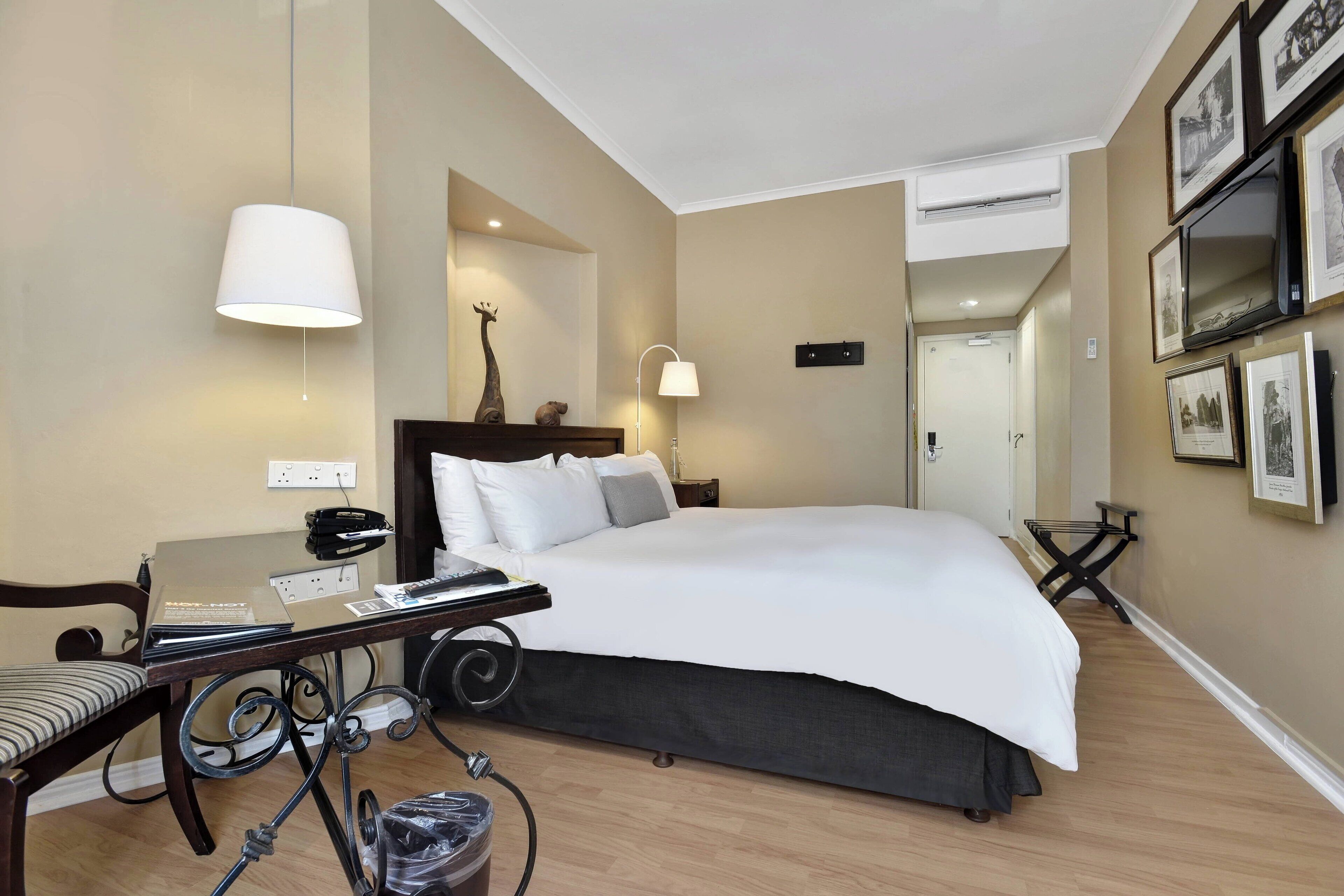 Minibar, in-room safe, individually decorated, individually furnished