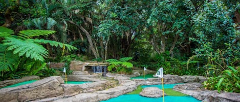 Mini-golf