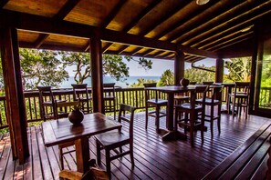 Breakfast, lunch and dinner served - Imvubu Lodge (Richards Bay)