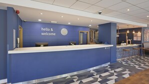 Reception - Travelodge Manchester Ancoats Hotel (Manchester)