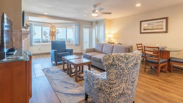 Suite, 1 Bedroom, Non Smoking | In-room safe, iron/ironing board, bed sheets