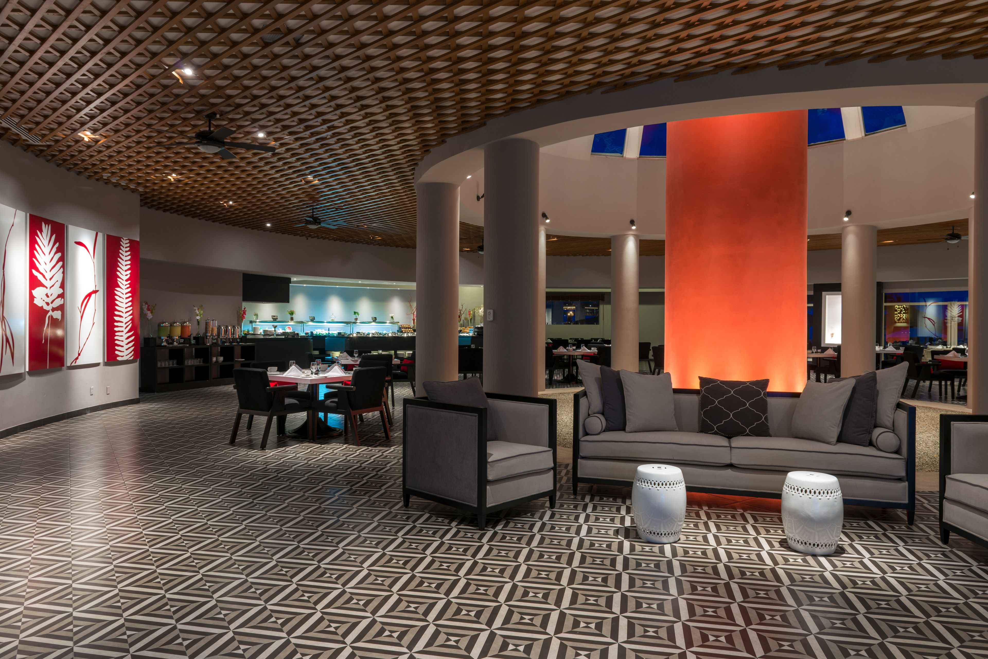 4 restaurants; breakfast, lunch, and dinner served