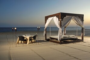 A beachside bed and breakfast with a canopy bed, a dining table with chairs, and a view of the sea. - Pueblo Bonito Pacifica Golf & Spa Resort -All Inclusive-Adult Only (Cabo San Lucas)