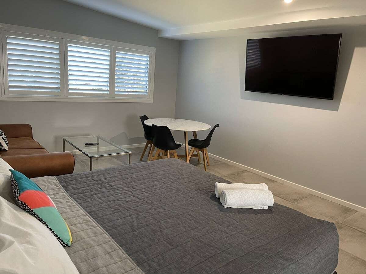 Muebles diferentes y sistema de insonorización 