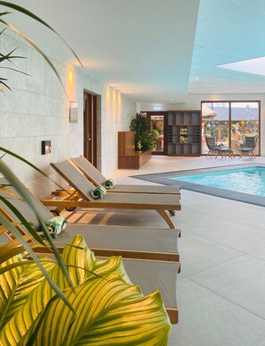 Indoor pool, pool loungers