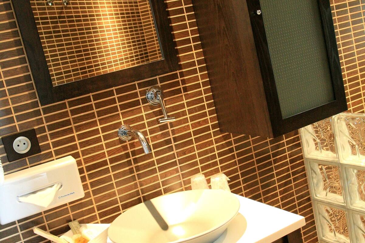 free toiletries, hair dryer, towels