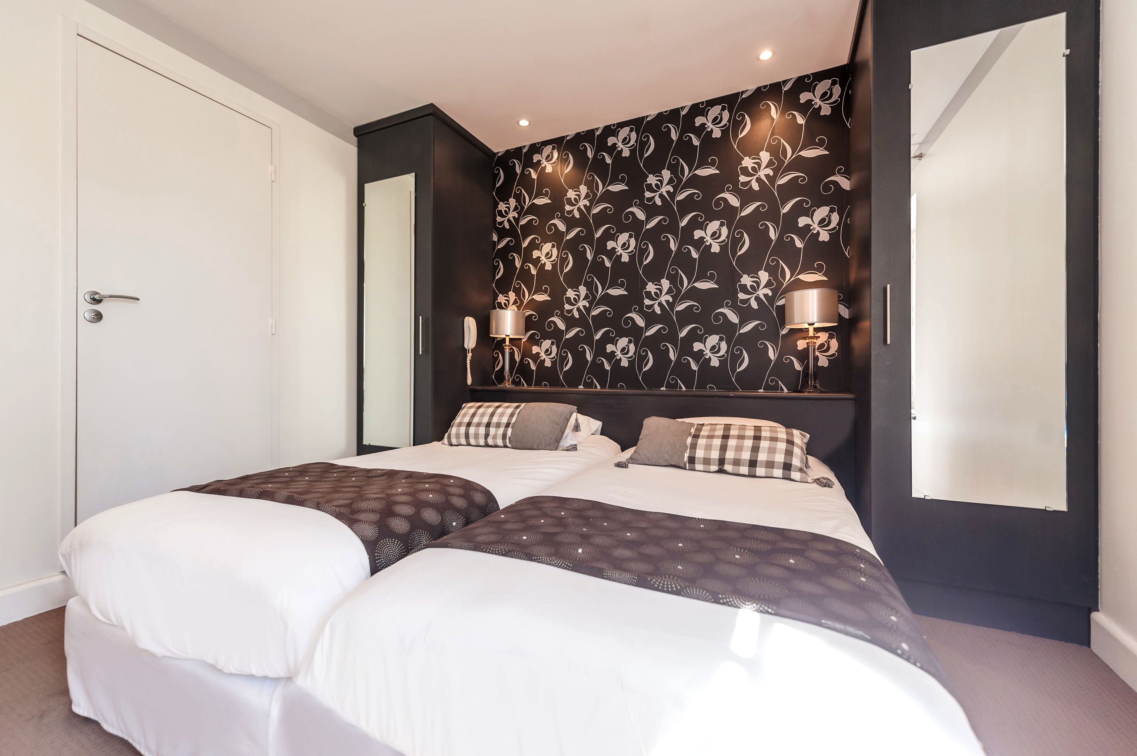 superior twin room | minibar, desk, free cots/infant beds, rollaway beds