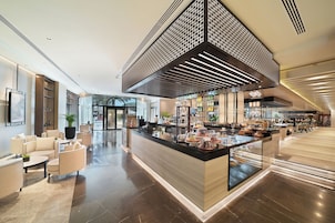 3 restaurants; breakfast, lunch, dinner, and brunch served