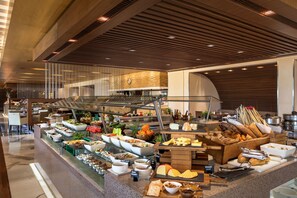 Colazione a buffet a pagamento, servita tutte le mattine 