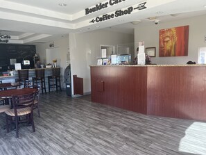 2 bars/lounges, lobbylounge, wijnbar