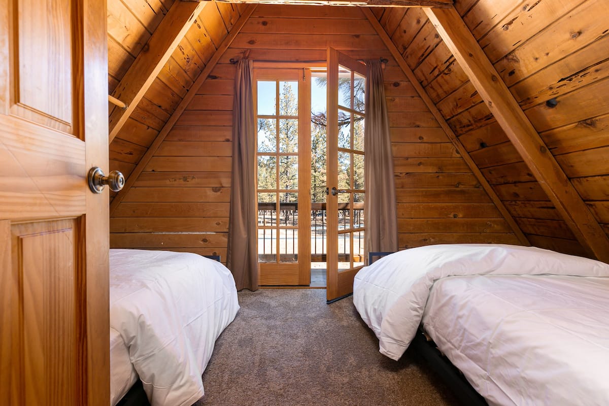 room, multiple beds | premium bedding, down duvets, desk, iron/ironing board