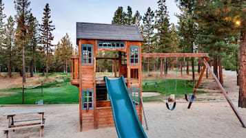 Tempat bermain anak - outdoor