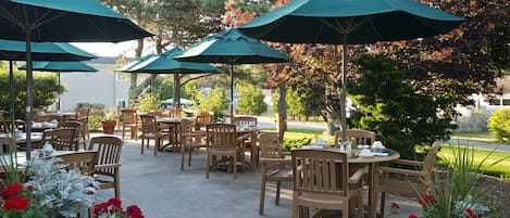 Breakfast served, American cuisine