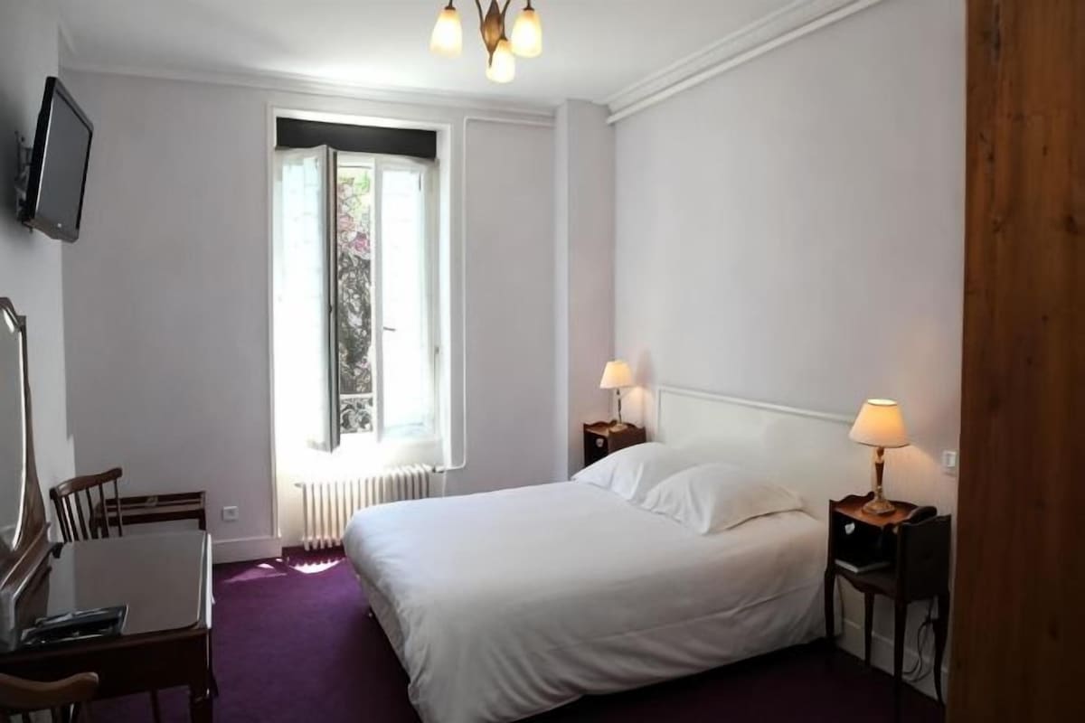 Ropa de cama de alta calidad, escritorio y cortinas blackout 