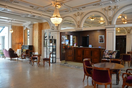 Reception. The Originals Boutique, Hôtel Terminus