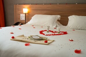 In-room safe, desk, soundproofing, free cots/infant beds - Moulin de Vernègues Hôtel & Spa (Mallemort)