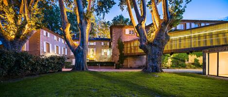 Fachada del alojamiento - Noche