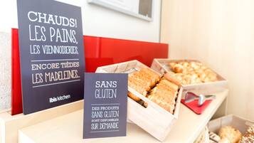 A bakery display with gluten-free options and a sign in French.