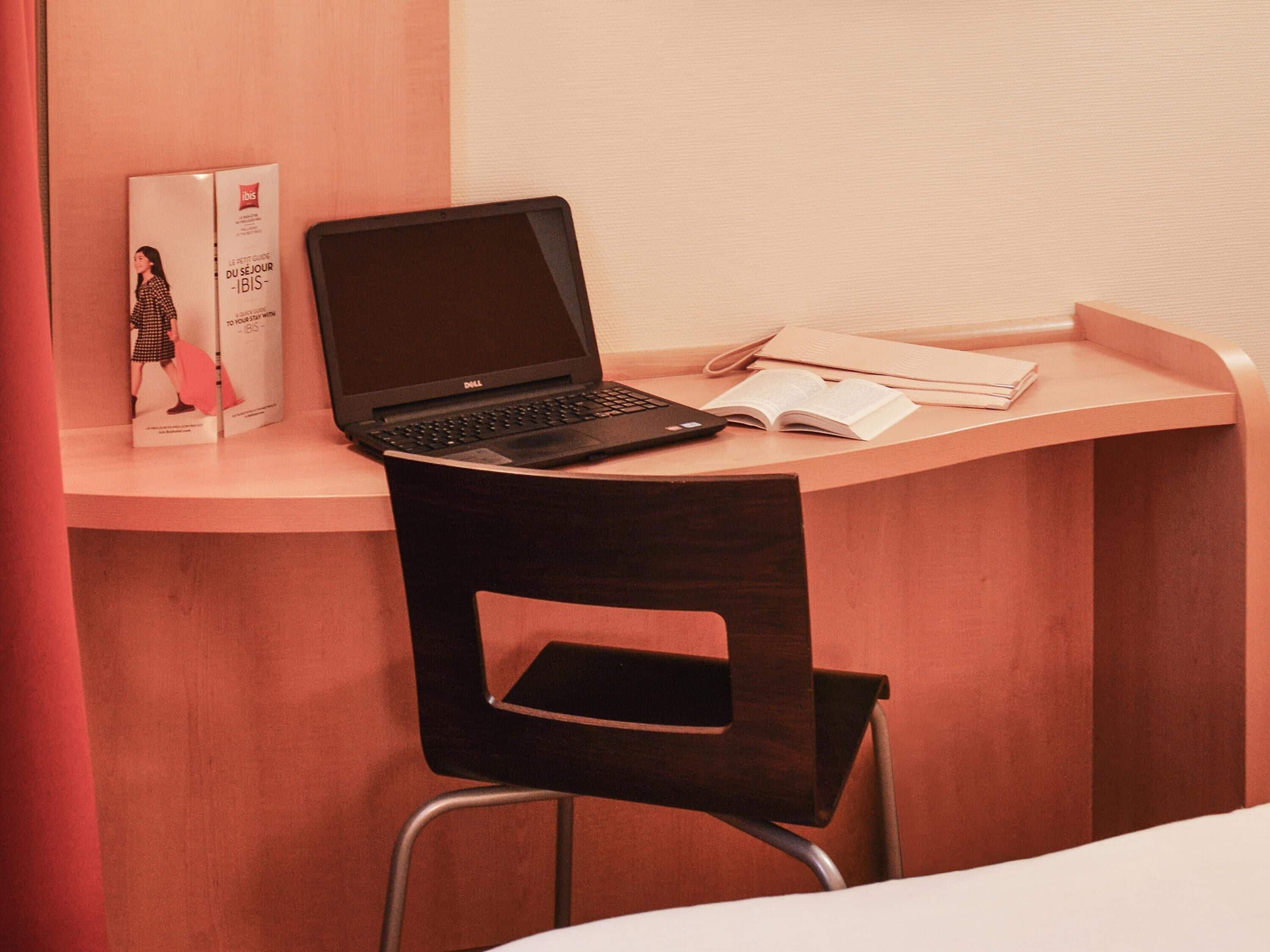 Chambre, 1 lit jumeau | Bureau, espace de travail pour ordinateurs portables