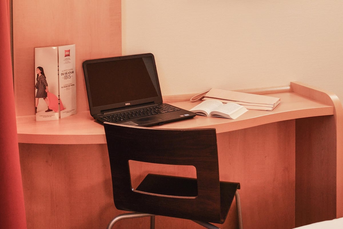 Chambre, 1 lit jumeau | Bureau, espace de travail pour ordinateurs portables