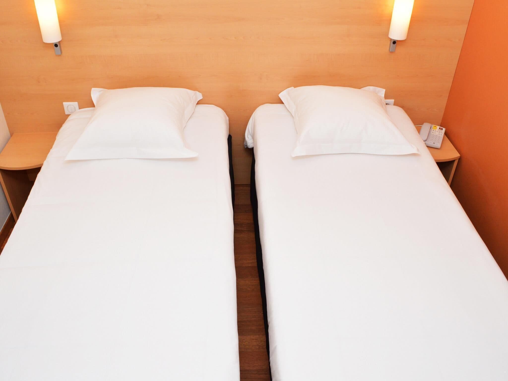 Skrivebord, skrivebord for bærbar PC, blendingsgardiner og lydisolert