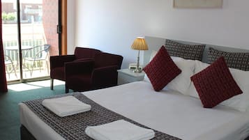 Cofres nos quartos, ferros/tábuas de passar roupa, Wi-Fi de cortesia