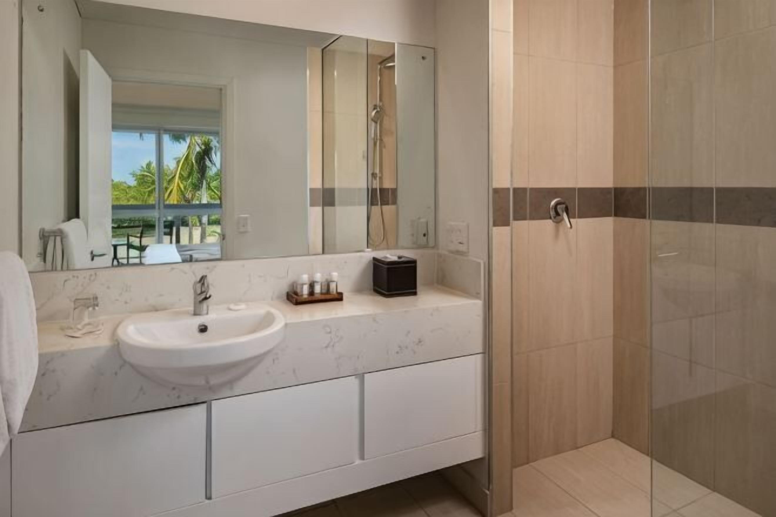 Shower, free toiletries, hair dryer, towels