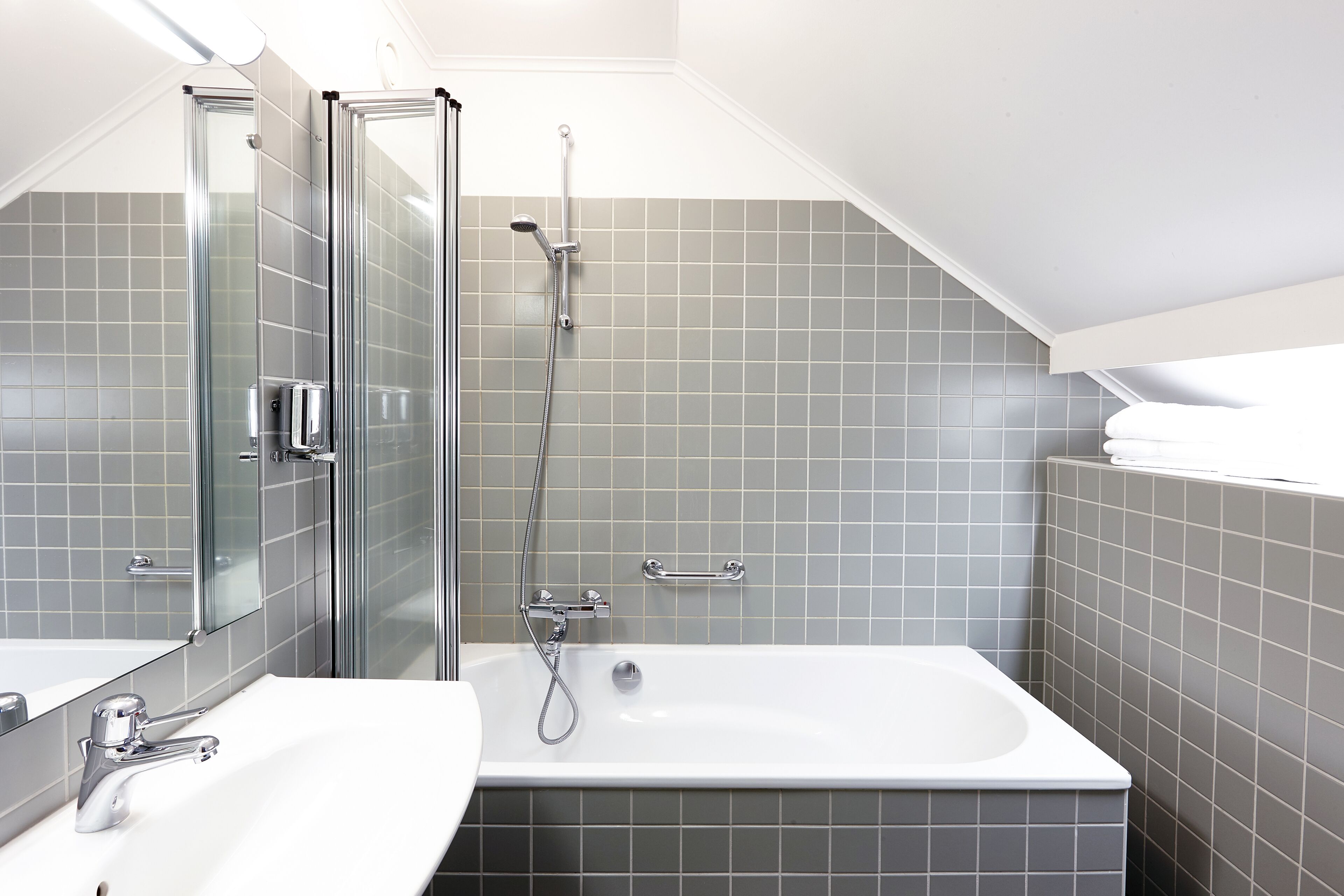 deluxe room | bathroom | shower, free toiletries, hair dryer, towels