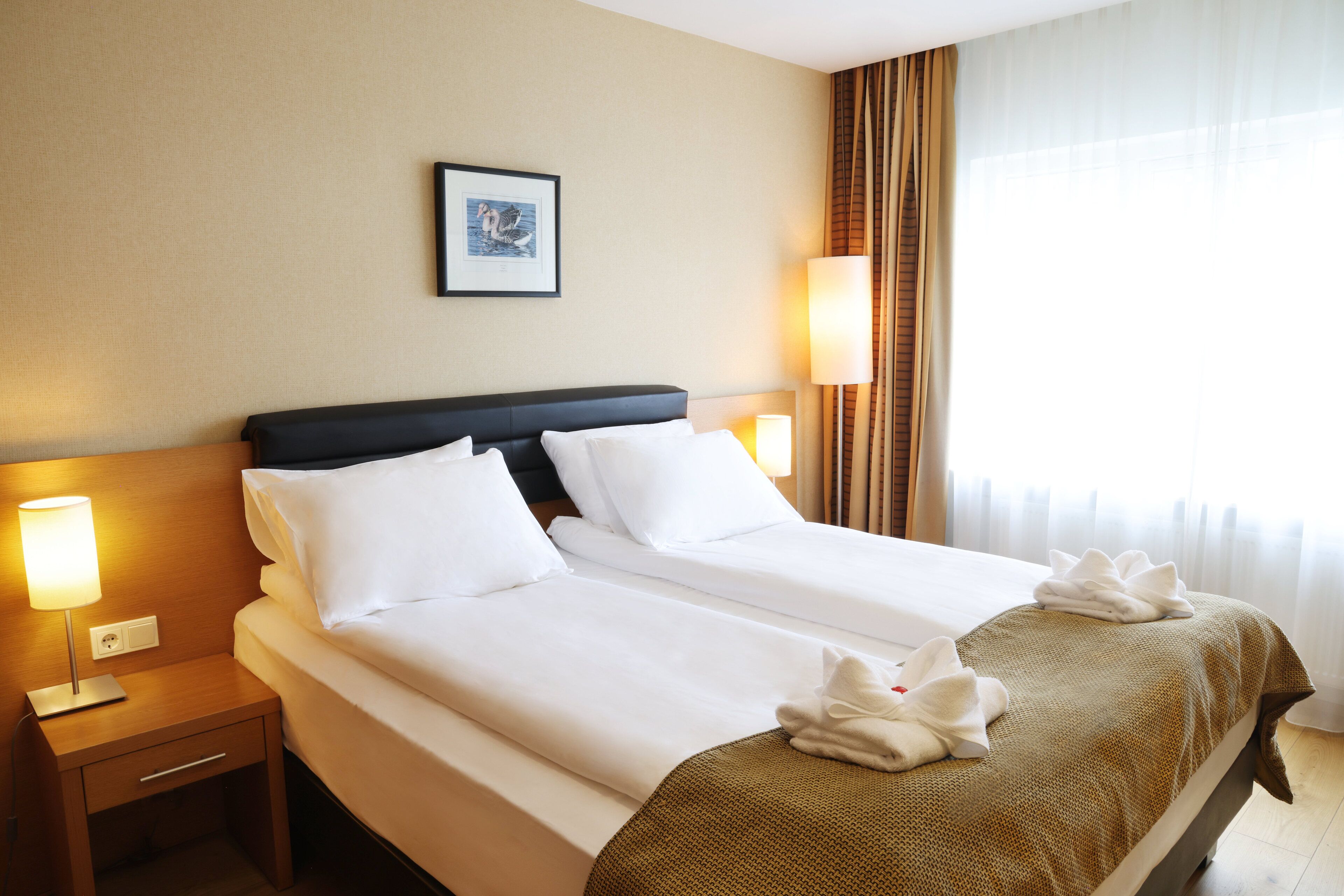 Dobbeltrom – standard | Allergitestet sengetøy, safe på rommet, blendingsgardiner og lydisolert