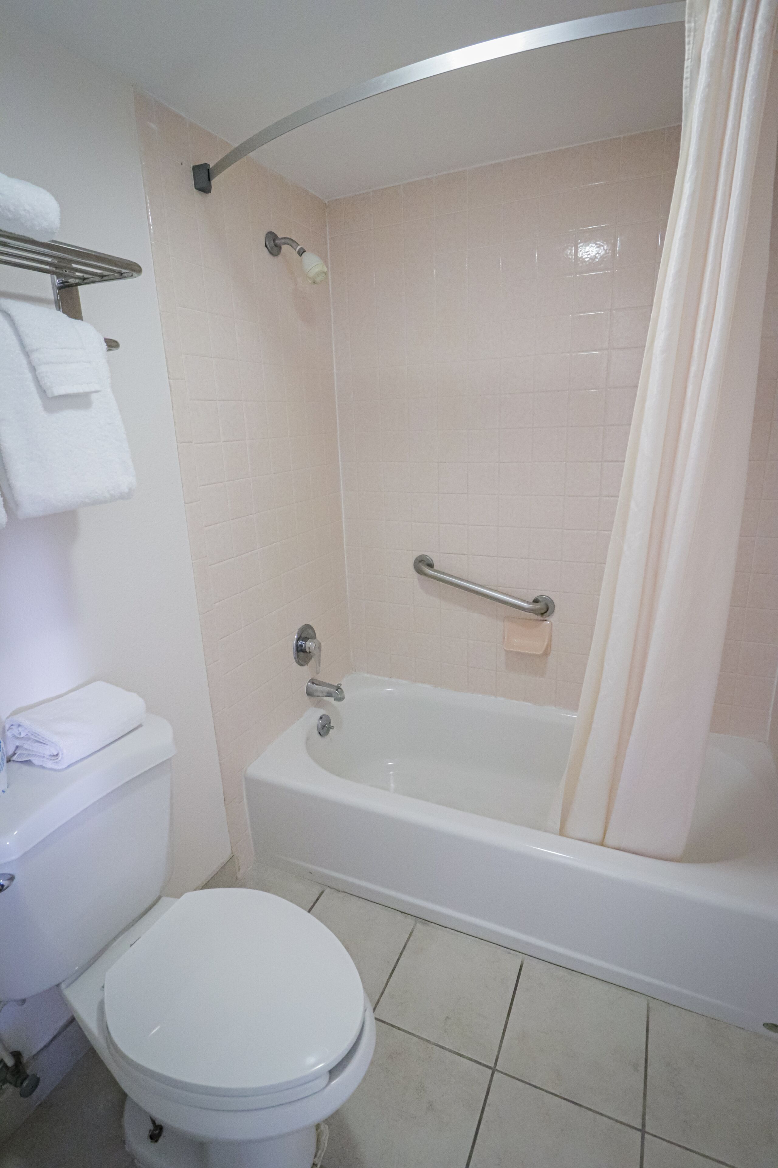 Foto - University Inn & Suites