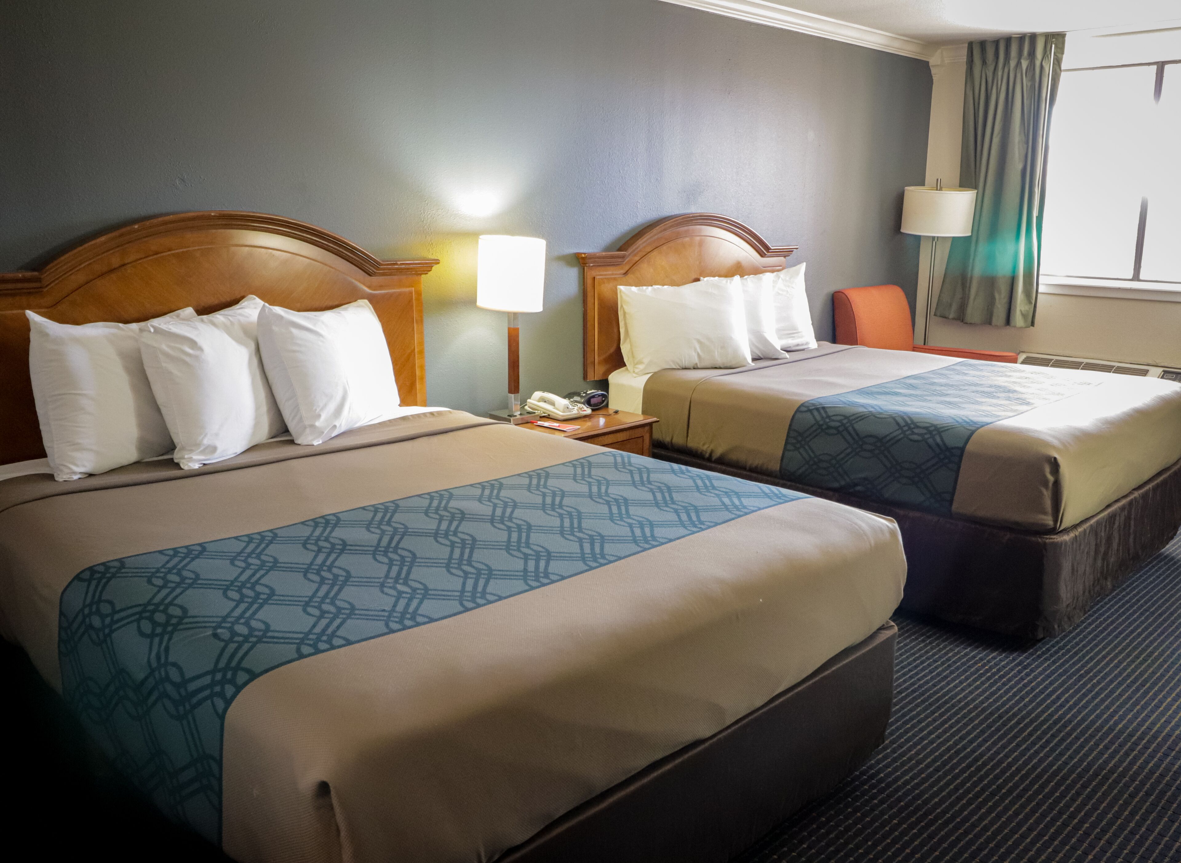 Foto - University Inn & Suites