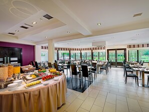 Desayuno completo diario (EUR 8.95 por persona)