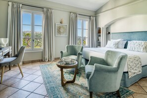 高级双人房 | 迷你吧、客房内保险箱、特色装修、特色家居