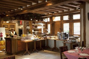 Daily buffet breakfast (EUR 19 per person)