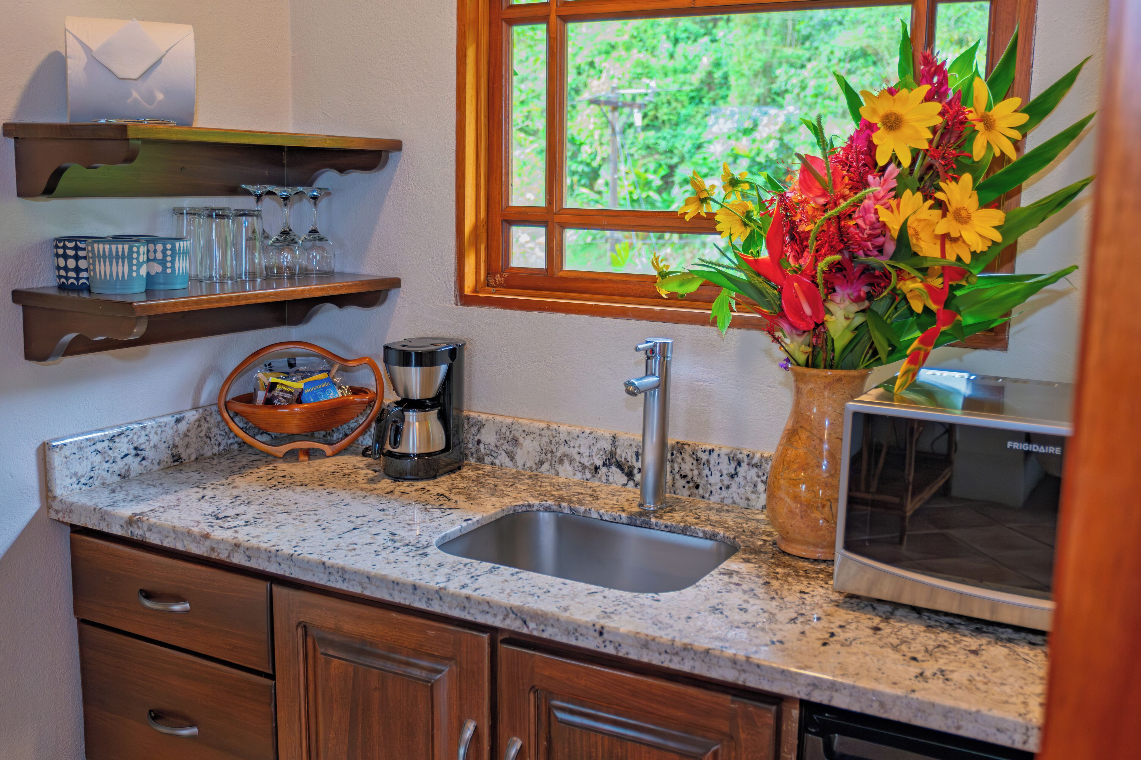 las casitas | private kitchen | fridge, coffee/tea maker, cookware/dishes/utensils