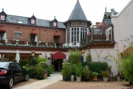 Exterior. La Tour Du Roy