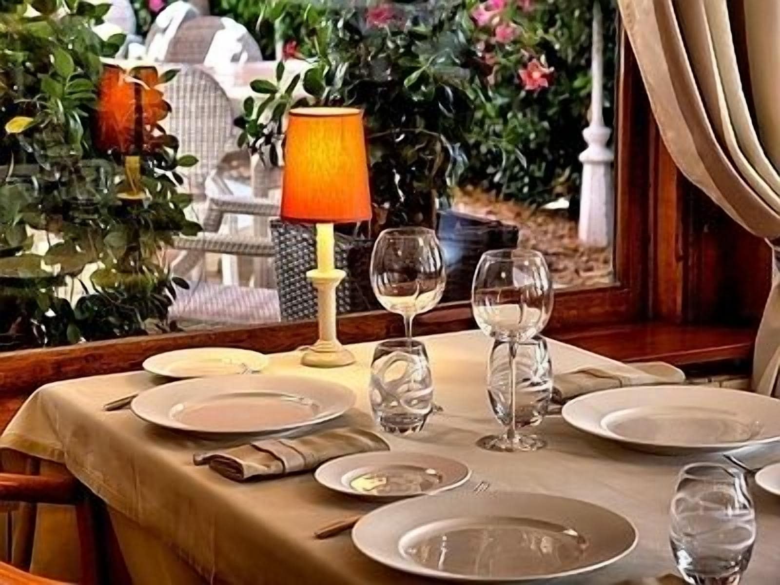 Petit déjeuner, déjeuner et dîner servis sur place