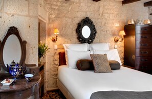 Junior suite | Luxe beddengoed, individueel gedecoreerd, individueel gemeubileerd