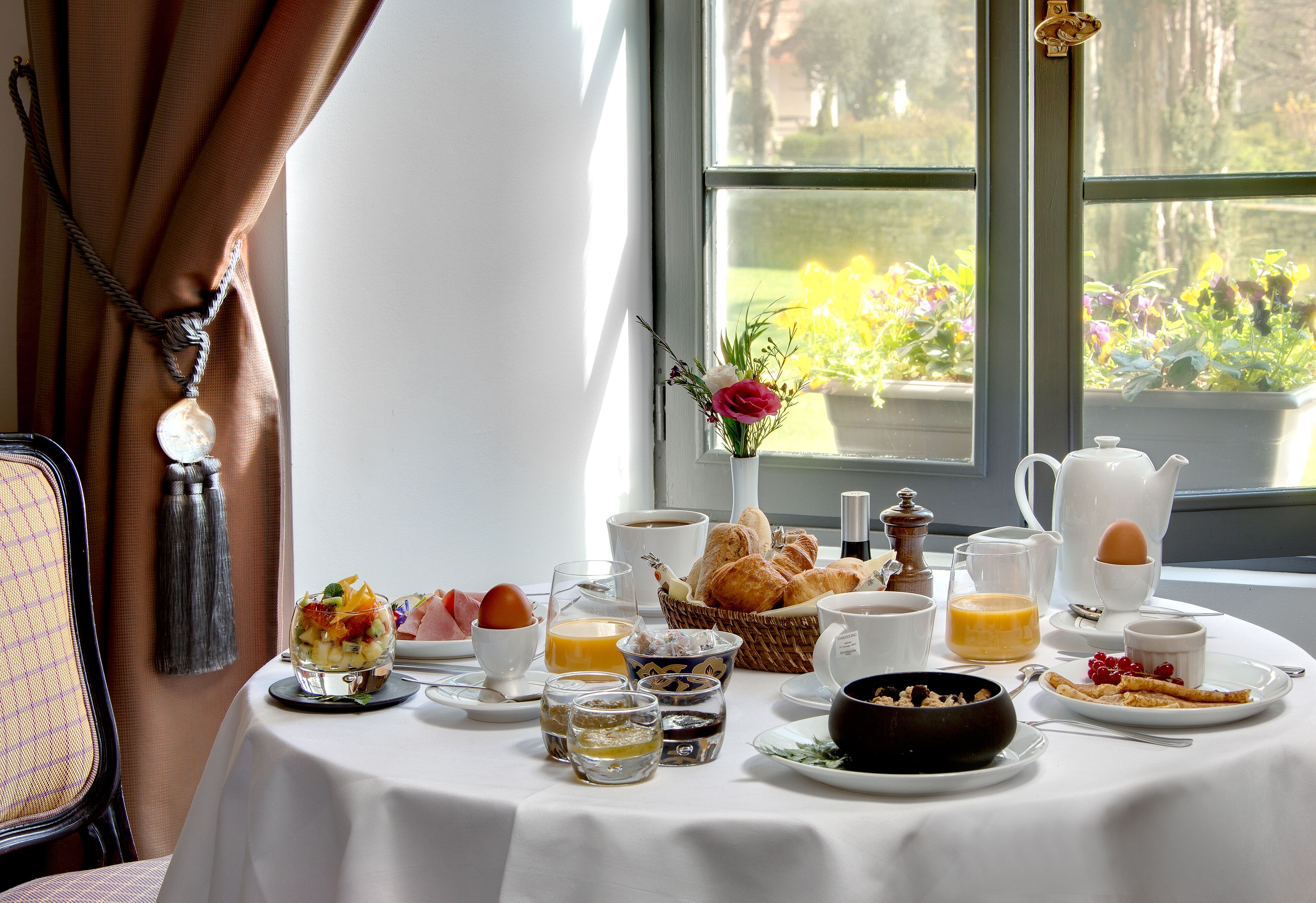 daily continental breakfast (eur 16 per person)